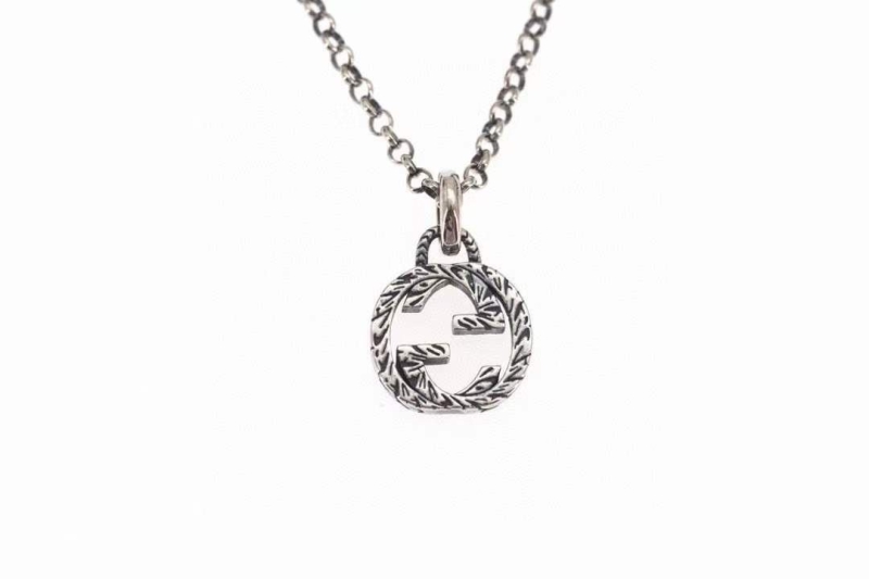 G*u*i necklaces